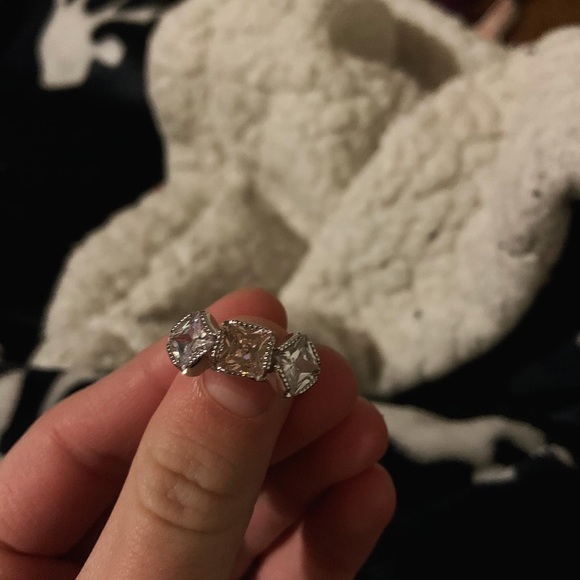 RINGS - Picture 3 of 8